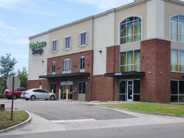 Extra Space Storage - 3668 - Savannah - Victory Dr - 2201 East Victory Drive