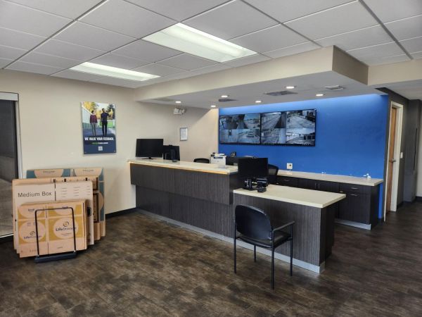 Extra Space Storage - 3699 - Orlando - 12280 E Colonial Dr - 12280 East Colonial Drive