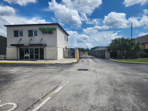 Extra Space Storage - 3699 - Orlando - 12280 E Colonial Dr - 12280 East Colonial Drive