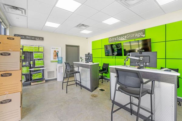 Extra Space Storage - 2002 - Tallahassee - 2540 W Tennessee St