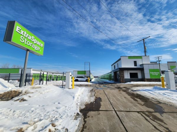 Extra Space Storage - 3089 - Bedford - Broadway Ave - 1455 Broadway Avenue