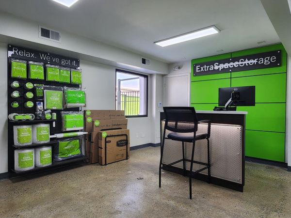 Extra Space Storage - 3089 - Bedford - Broadway Ave - 1455 Broadway Avenue