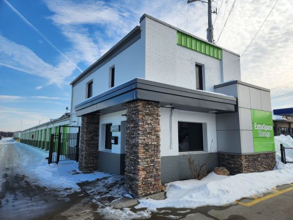 Extra Space Storage - 3089 - Bedford - Broadway Ave - 1455 Broadway Avenue