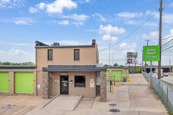 Extra Space Storage - 3090 - Cleveland - 130th St - 4976 West 130th Street