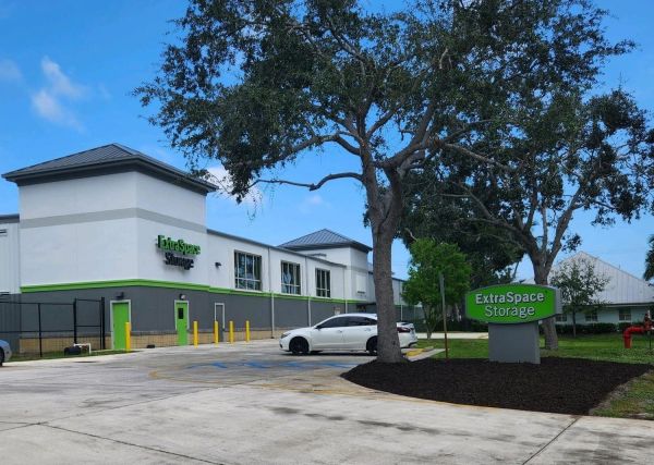 Extra Space Storage - 3137 - Vero Beach - 10th Avenue - 1655 10th Avenue