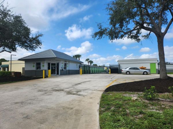 Extra Space Storage - 3137 - Vero Beach - 10th Avenue - 1655 10th Avenue