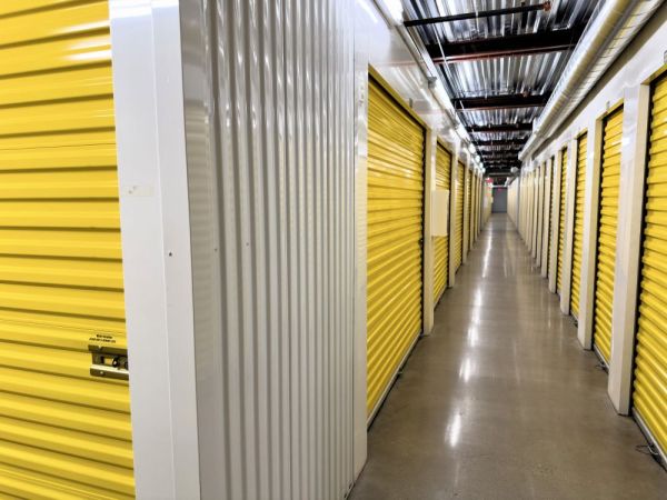 Extra Space Storage - 3152 - Phoenix - East Bell Road - 1928 East Bell Road