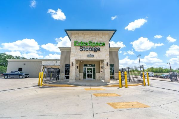 Extra Space Storage - 3174 - San Antonio - Hunt Lane - 3536 Hunt Lane