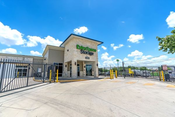Extra Space Storage - 3174 - San Antonio - Hunt Lane - 3536 Hunt Lane