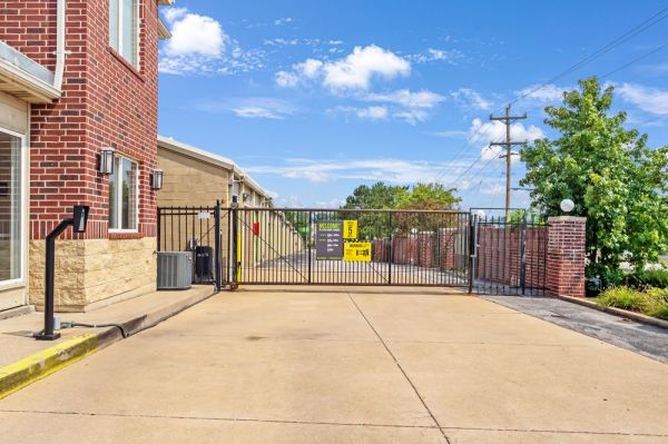 Extra Space Storage - 3219 - Manchester - Meramec Station Rd - 301 Meramec Station Road