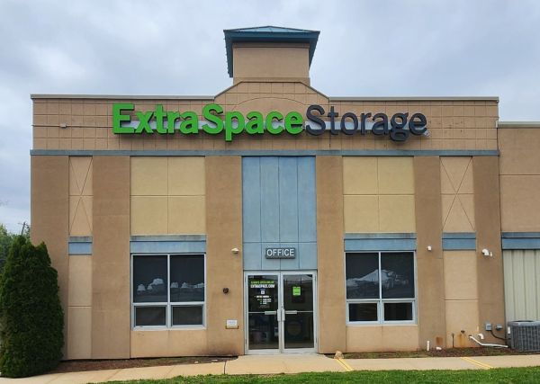 Extra Space Storage - 3351 - Farmingdale - Tinton Falls Road - 42 Tinton Falls Road