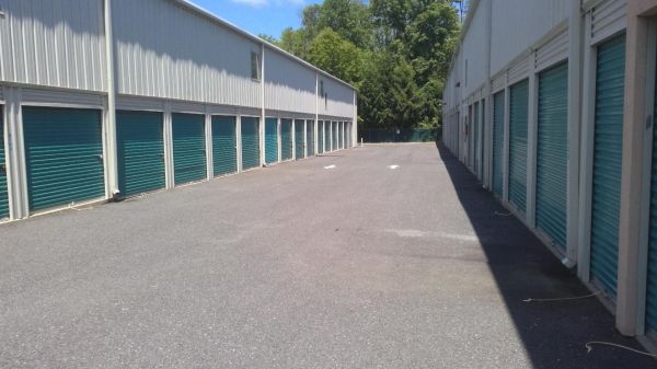 Extra Space Storage - 3351 - Farmingdale - Tinton Falls Road - 42 Tinton Falls Road