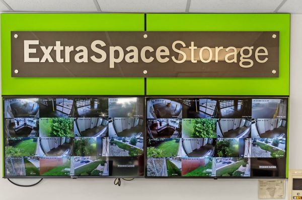 Extra Space Storage - 3407 - Lombard - Saint Charles Rd - 1125 East Saint Charles Road