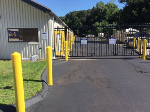 Extra Space Storage - 3429 - Waterbury - Lakewood Rd - 433 Lakewood Road