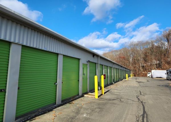 Extra Space Storage - 3429 - Waterbury - Lakewood Rd - 433 Lakewood Road