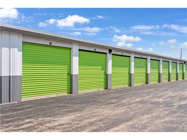 Extra Space Storage - 3501 - Milwaukee - Green Bay Ave - 4565 North Green Bay Avenue