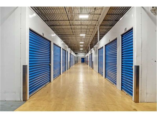 Extra Space Storage - 3501 - Milwaukee - Green Bay Ave - 4565 North Green Bay Avenue