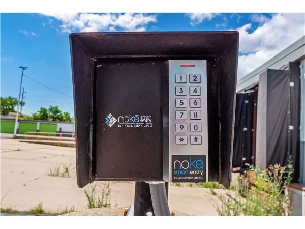 Extra Space Storage - 3501 - Milwaukee - Green Bay Ave - 4565 North Green Bay Avenue