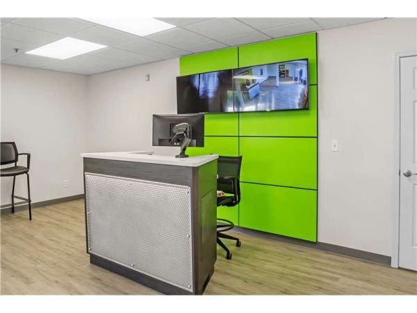 Extra Space Storage - 3501 - Milwaukee - Green Bay Ave - 4565 North Green Bay Avenue