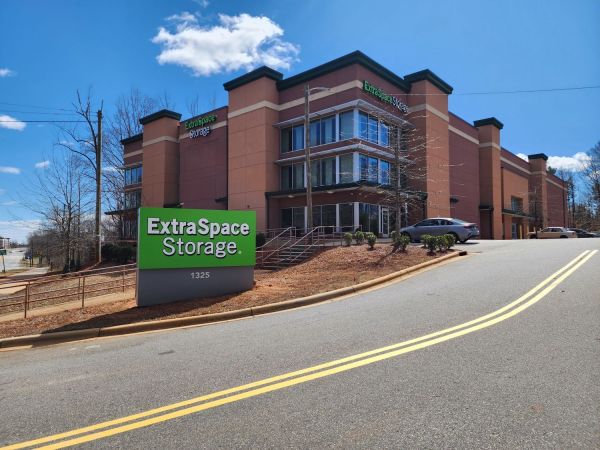 Extra Space Storage - 3619 - Charlotte - Mallard Creek Church Rd - 1325 West Mallard Creek Church Road