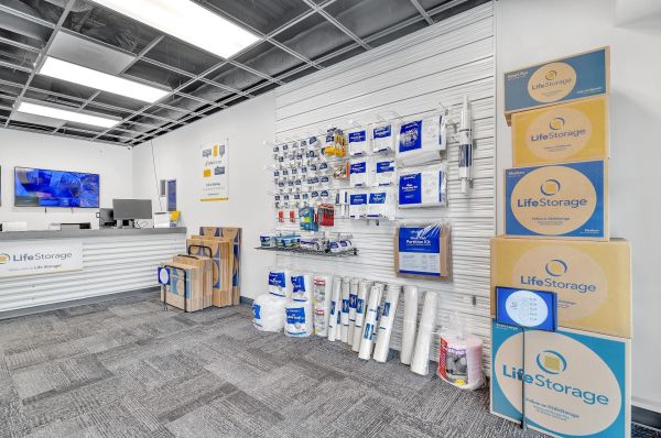 Extra Space Storage - 3663 - Charlotte - 7th St - 969 East 7th Street