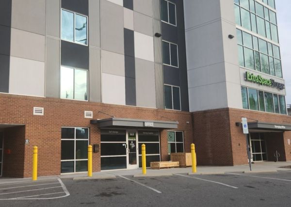 Extra Space Storage - 3663 - Charlotte - 7th St - 969 East 7th Street