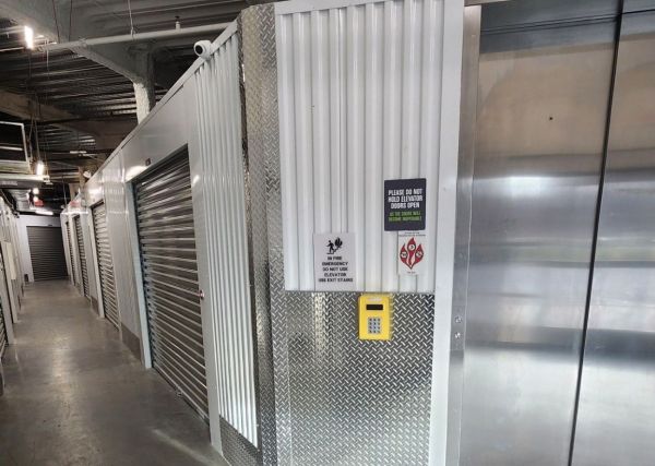 Extra Space Storage - 3663 - Charlotte - 7th St - 969 East 7th Street
