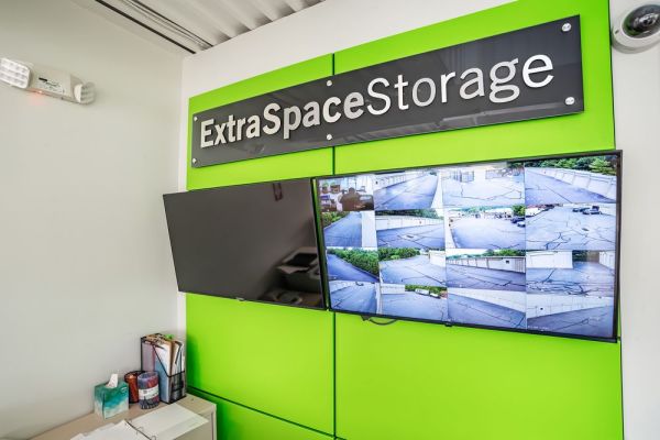 Extra Space Storage - 3711 - Meriden - Main St - 490 West Main Street