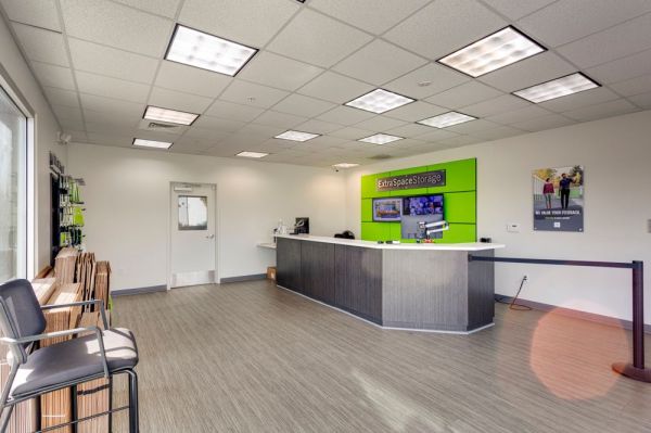 Extra Space Storage - 3731 - Tampa - 1711 Hillsborough Ave - 1711 East Hillsborough Avenue