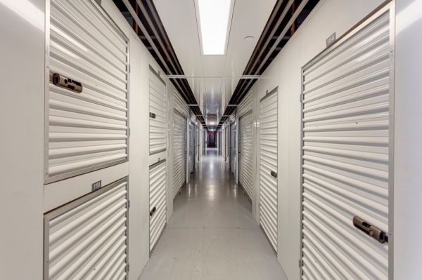 Extra Space Storage - 3731 - Tampa - 1711 Hillsborough Ave - 1711 East Hillsborough Avenue