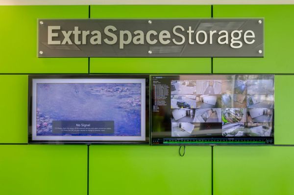 Extra Space Storage - 3731 - Tampa - 1711 Hillsborough Ave - 1711 East Hillsborough Avenue