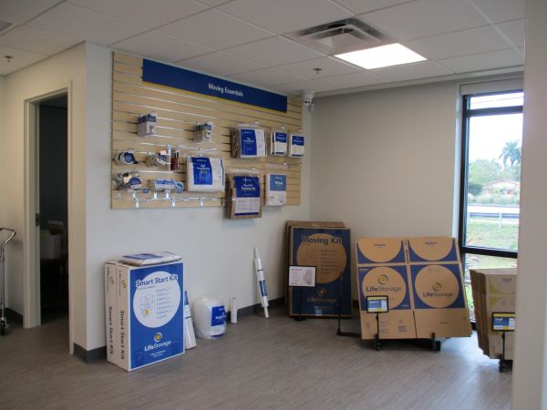 Extra Space Storage - 3733 - Naples - Tamiami Trl - 11201 Tamiami Trail East