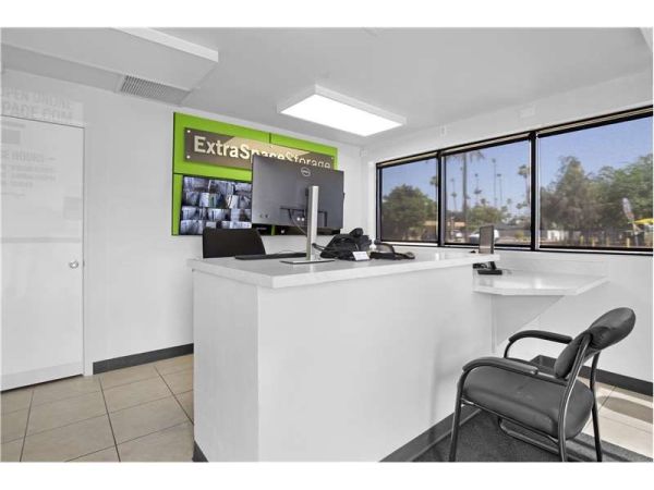 Extra Space Storage - 3751 - Phoenix - 3443 E Indian School Rd - 3443 East Indian School Road