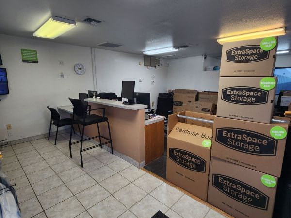 Extra Space Storage - 3754 - Phoenix - Thunderbird Rd - 4602 East Thunderbird Road