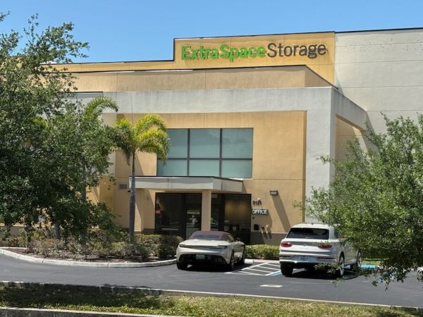 Extra Space Storage - 3877 - Naples - Goodlette-Frank Rd - 3121 Goodlette-Frank Road