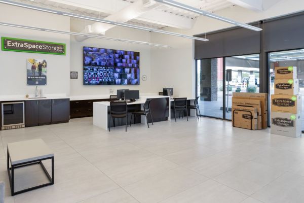 Extra Space Storage - 3912 - Scottsdale - Scottsdale Rd - 22001 North Scottsdale Road