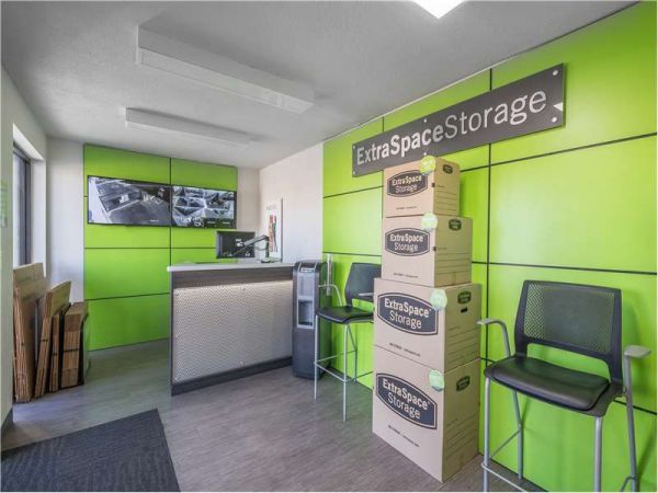 Extra Space Storage - 8249 - Phoenix - N 19th Ave - 10250 North 19th Avenue
