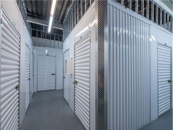 Extra Space Storage - 8249 - Phoenix - N 19th Ave - 10250 North 19th Avenue
