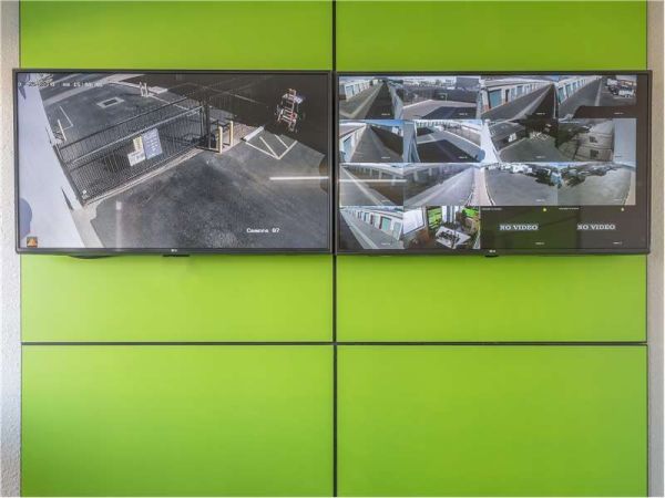 Extra Space Storage - 8249 - Phoenix - N 19th Ave - 10250 North 19th Avenue