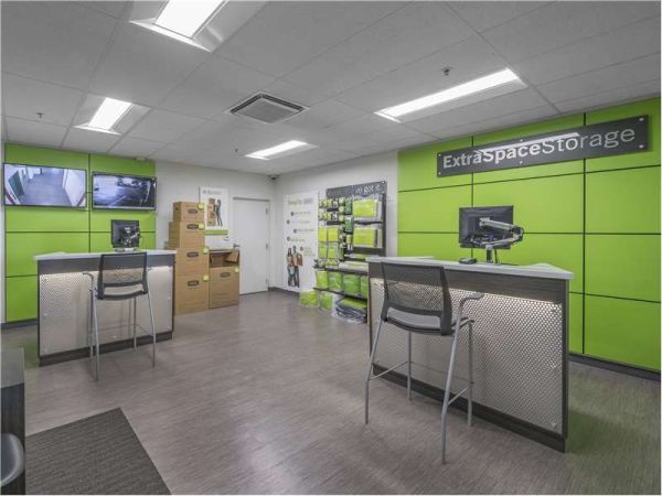 Extra Space Storage - 1461 - Burlingame - Rollins Rd - 1280 Rollins Road