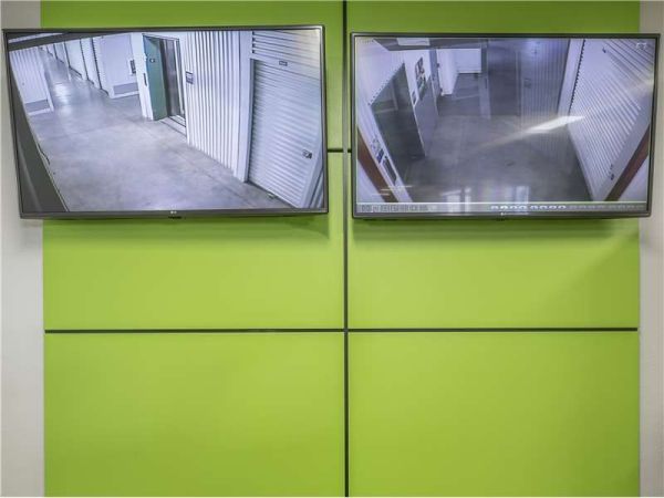 Extra Space Storage - 1461 - Burlingame - Rollins Rd - 1280 Rollins Road