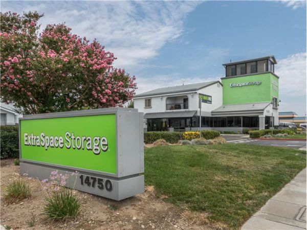 Extra Space Storage - 1478 - Fontana - 14750 Foothill Blvd - 14750 Foothill Boulevard