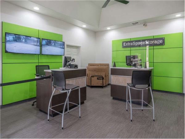 Extra Space Storage - 1528 - Modesto - 2101 Sylvan Ave - 2101 Sylvan Avenue