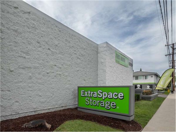 ESS - Paramount - Lakewood Blvd - 15125 Lakewood Boulevard