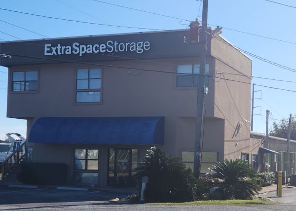 Extra Space Storage - 3037 - Pensacola - Fairfield Dr - 195 East Fairfield Drive