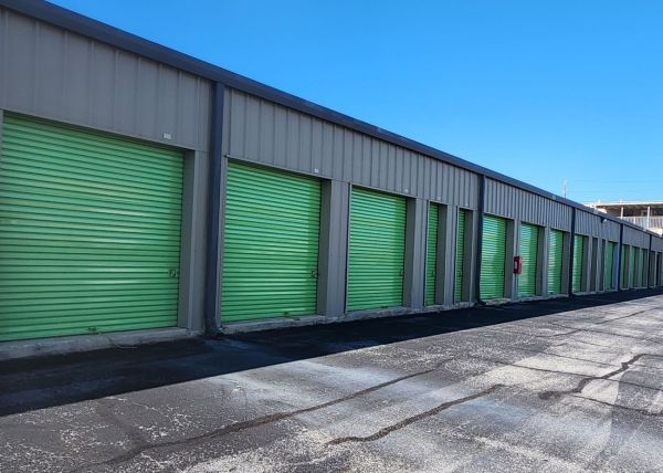 Extra Space Storage - 3037 - Pensacola - Fairfield Dr - 195 East Fairfield Drive