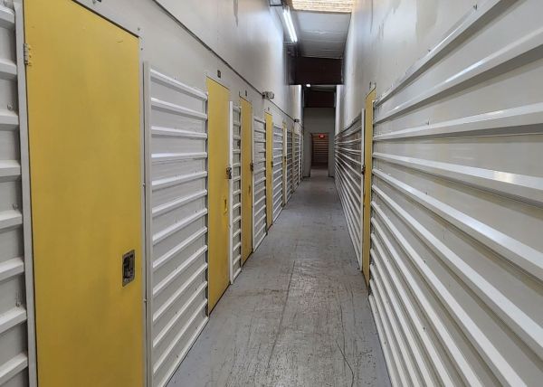 Extra Space Storage - 3037 - Pensacola - Fairfield Dr - 195 East Fairfield Drive