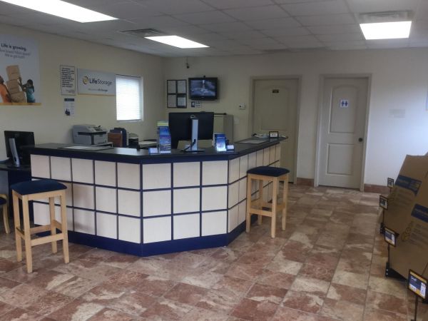 Extra Space Storage - 3046 - Birmingham - Center Point Pkwy - 2630 Center Point Parkway