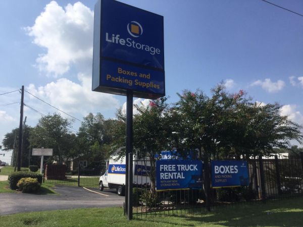 Extra Space Storage - 3046 - Birmingham - Center Point Pkwy - 2630 Center Point Parkway