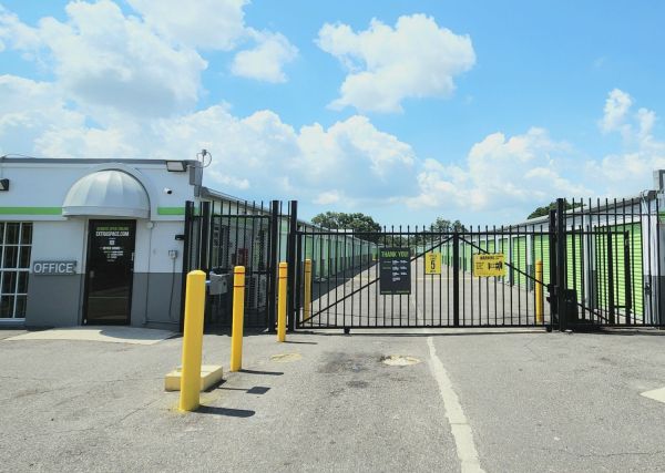 Extra Space Storage - 3053 - Tampa - Columbus Dr - 3000 West Columbus Drive